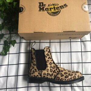 Dr Martens Flora Chelsea Leopard Cheetah boots 🐆